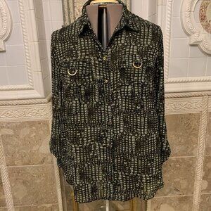 EST 1946. Size 14W-16W. Semi Sheer Button Up Long Sleeves. Tabs, Shirt. B40